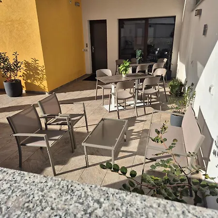 Comida & Experiences Guest house *
